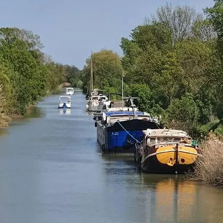Jolie Peniche Canal Du Midi Hotel *