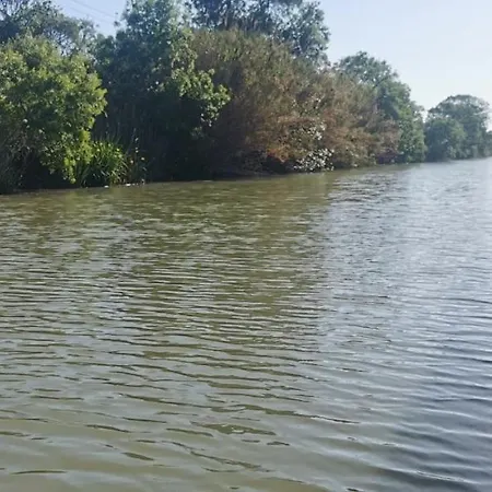 Jolie Peniche Canal Du Midi *