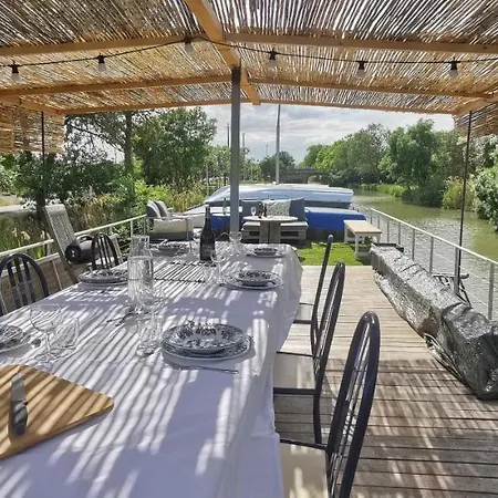 Jolie Peniche Canal Du Midi Hotel