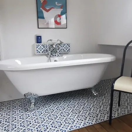 Jolie Peniche Canal Du Midi Hotel Vias